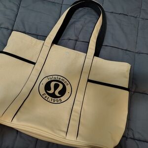 Lululemon Daily Multi-Pocket Canvas Tote Bag 20LLogo